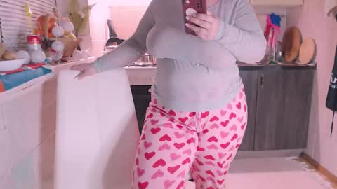 miss Lia  colection for travel online show from 12-31-24, 05:51