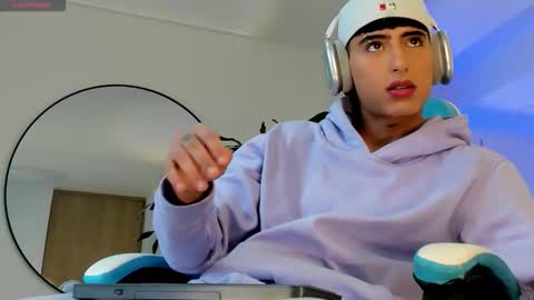 Liam online show from 11-30-25, 05:06