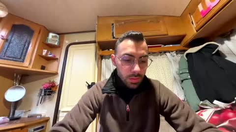 Liam online show from 03-01-25, 01:18