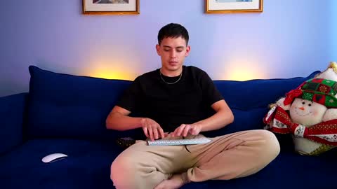 Snapshot of liam_enzho chatting on 12-01-24, 07:58 Liam online show from 12-01-24, 07:58