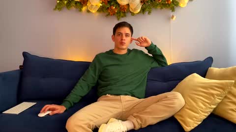 Snapshot of liam_enzho chatting on 12-29-24, 05:12 Liam online show from 12-29-24, 05:12