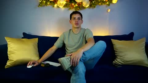 Snapshot of liam_enzho chatting on 12-30-24, 10:55 Liam online show from 12-30-24, 10:55