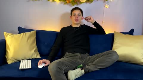 Snapshot of liam_enzho chatting on 01-07-25, 12:45 Liam online show from 01-07-25, 12:45