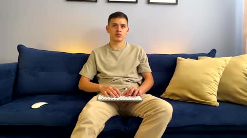 Snapshot of liam_enzho chatting on 01-10-25, 02:34 Liam online show from 01-10-25, 02:34