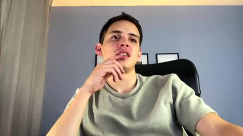 Snapshot of liam_enzho chatting on 02-14-25, 02:18 Liam online show from 02-14-25, 02:18