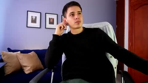 Snapshot of liam_enzho chatting on 02-14-25, 06:29 Liam online show from 02-14-25, 06:29