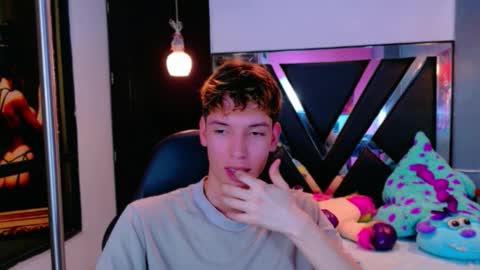 liam_green1 online show from 03-11-26, 07:42