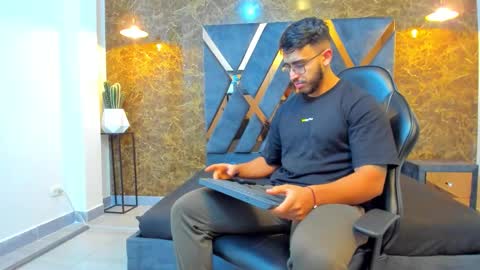 LIAM KLEIN online show from 09-17-25, 11:12