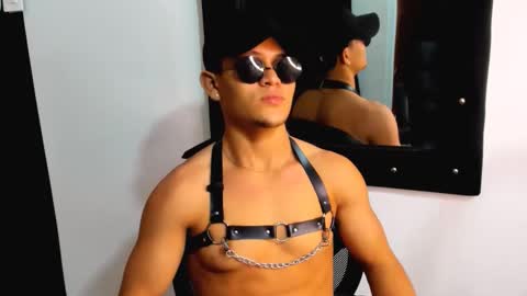 liam_knight online show from 10-31-25, 02:34