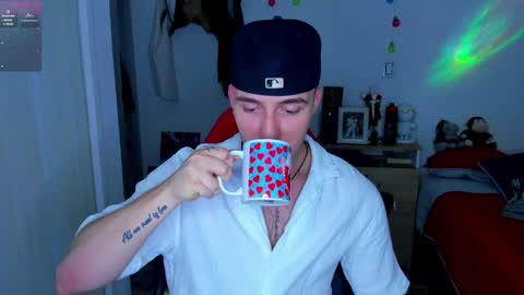 Snapshot of liam_oficial chatting on 12-15-24, 04:40 liam online show from 12-15-24, 04:40