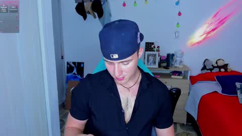 Snapshot of liam_oficial chatting on 01-10-25, 01:42 liam online show from 01-10-25, 01:42