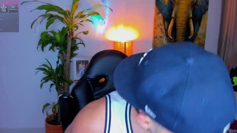 Snapshot of liam_oficial chatting on 02-09-25, 03:32 liam online show from 02-09-25, 03:32