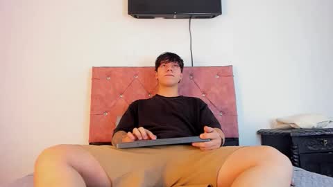 Snapshot of liam_saint chatting on 01-08-26, 12:07 Call me Lian online show from 01-08-26, 12:07