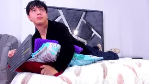 Snapshot of liam_saint chatting on 01-18-26, 12:20 Call me Lian online show from 01-18-26, 12:20