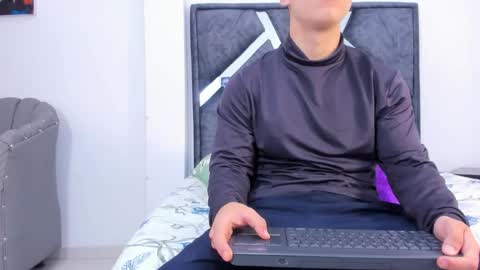 Snapshot of liam_saint chatting on 02-14-26, 12:13 Call me Lian online show from 02-14-26, 12:13