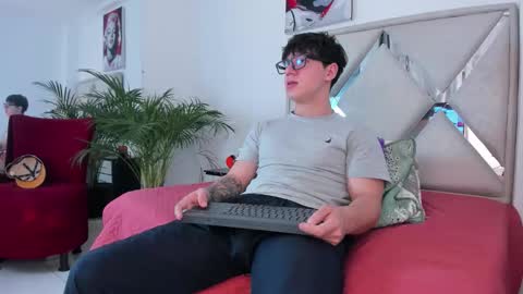 Snapshot of liam_saint chatting on 03-09-26, 01:48 Call me Lian online show from 03-09-26, 01:48