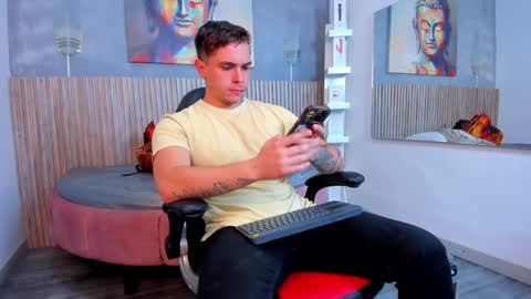 Liam online show from 12-31-24, 09:06