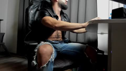 Liam online show from 12-08-24, 06:54