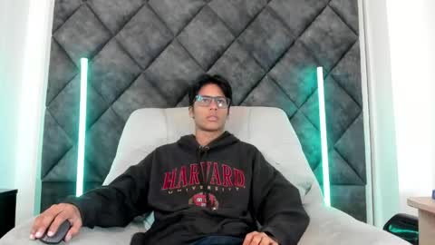 Liam twink big dick online show from 05-11-26, 11:16