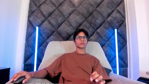 Liam twink big dick online show from 05-14-26, 11:06