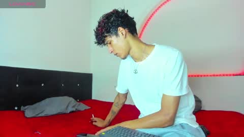 Snapshot of liammendoza98 chatting on 05-16-26, 12:04 LIAM KAI online show from 05-16-26, 12:04