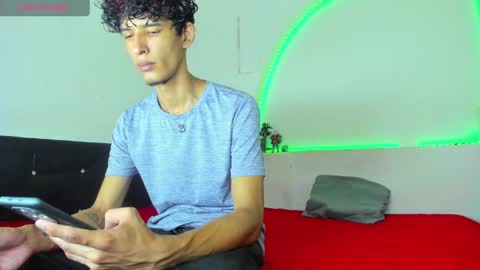 Snapshot of liammendoza98 chatting on 05-27-26, 12:02 LIAM KAI online show from 05-27-26, 12:02