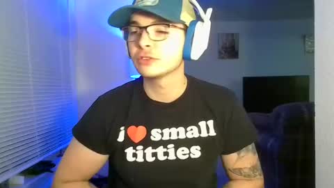 Snapshot of liamnotsonormal chatting on 12-22-24, 06:17 LiamNotSoNormal online show from 12-22-24, 06:17