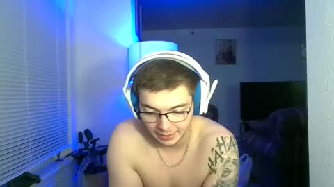 Snapshot of liamnotsonormal chatting on 12-23-24, 02:45 LiamNotSoNormal online show from 12-23-24, 02:45