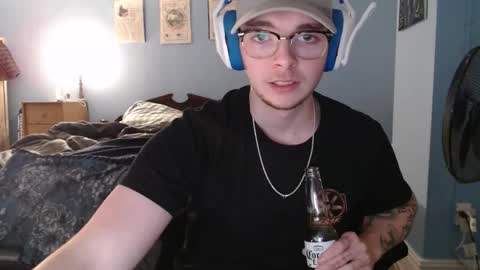 Snapshot of liamnotsonormal chatting on 12-14-25, 06:08 LiamNotSoNormal online show from 12-14-25, 06:08