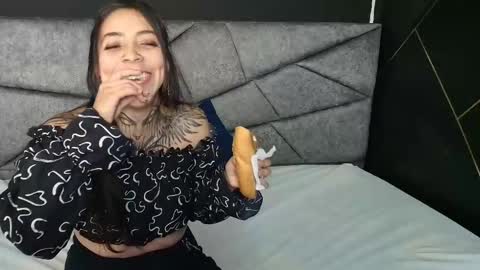 Snapshot of liamonroee_ chatting on 10-29-25, 11:56 L I A M O N R O E online show from 10-29-25, 11:56