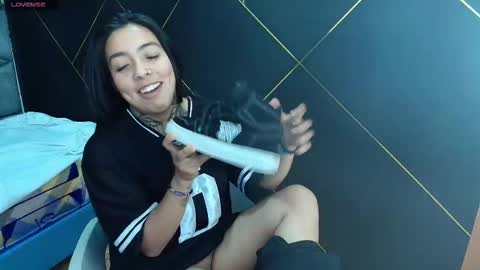 Snapshot of liamonroee_ chatting on 11-11-25, 11:54 L I A M O N R O E online show from 11-11-25, 11:54