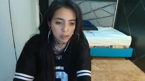 Snapshot of liamonroee_ chatting on 11-19-25, 11:43 L I A M O N R O E online show from 11-19-25, 11:43