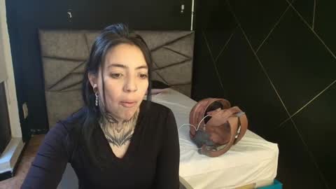 Snapshot of liamonroee_ chatting on 11-27-25, 12:18 L I A M O N R O E online show from 11-27-25, 12:18