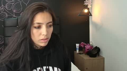 L I A M O N R O E online show from 01-09-26, 11:57