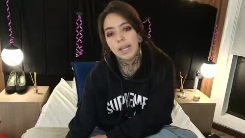 L I A M O N R O E online show from 03-26-26, 12:00