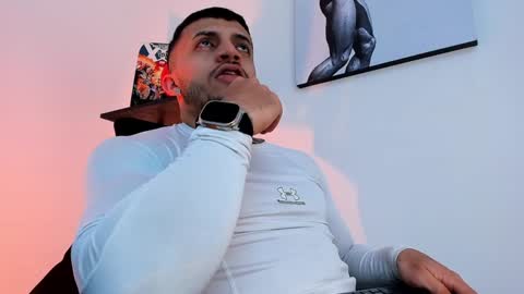 Snapshot of liamreigns_ chatting on 02-06-25, 01:32 liam online show from 02-06-25, 01:32