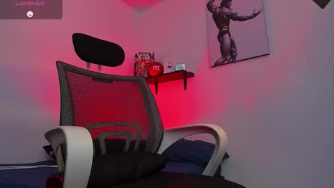 Snapshot of liamreigns_ chatting on 11-11-25, 10:10 liam online show from 11-11-25, 10:10