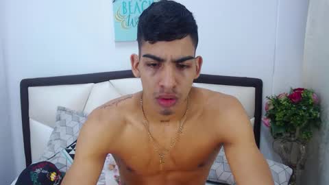 Snapshot of liamwyat chatting on 12-02-25, 10:42 L I A M online show from 12-02-25, 10:42