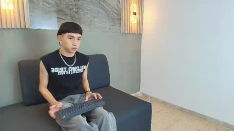 Snapshot of lian_cameron chatting on 12-22-25, 05:26 lian_cameron online show from 12-22-25, 05:26