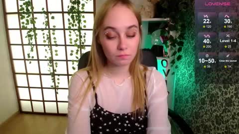 Snapshot of liana_bright chatting on 12-11-24, 02:52 Liana online show from 12-11-24, 02:52