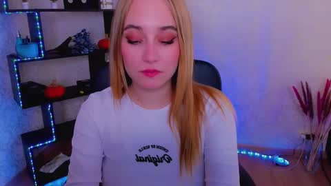 Snapshot of liana_bright chatting on 12-14-24, 01:59 Liana online show from 12-14-24, 01:59