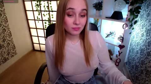 Snapshot of liana_bright chatting on 12-17-24, 03:17 Liana online show from 12-17-24, 03:17