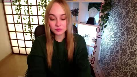 Snapshot of liana_bright chatting on 12-23-24, 02:13 Liana online show from 12-23-24, 02:13