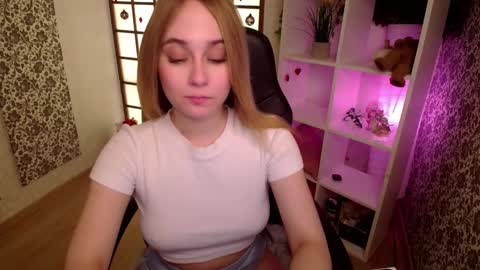 Snapshot of liana_bright chatting on 01-23-25, 05:35 Liana online show from 01-23-25, 05:35