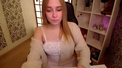 Snapshot of liana_bright chatting on 01-27-25, 05:14 Liana online show from 01-27-25, 05:14