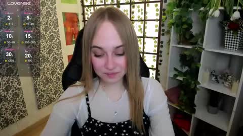 Snapshot of liana_bright chatting on 03-10-25, 01:56 Liana online show from 03-10-25, 01:56