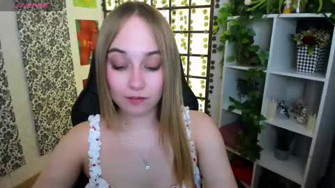 Snapshot of liana_bright chatting on 03-11-25, 05:38 Liana online show from 03-11-25, 05:38