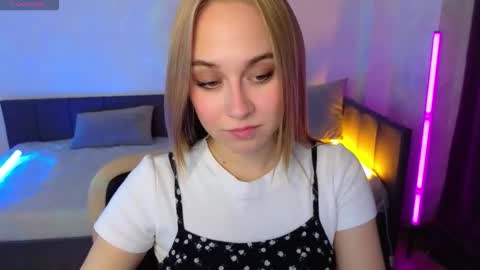 Snapshot of liana_bright chatting on 09-18-25, 02:13 Liana online show from 09-18-25, 02:13