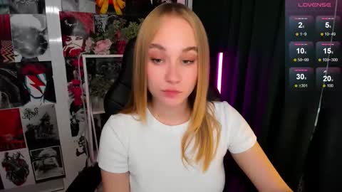 Snapshot of liana_bright chatting on 10-09-25, 03:04 Liana online show from 10-09-25, 03:04