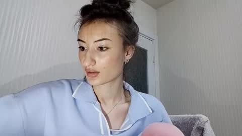 Lia online show from 11-23-25, 11:26